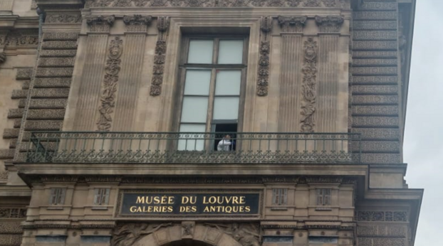 物馆盗窃案 警方全力追捕卢浮宫大盗总台记